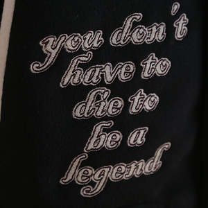 Chaqueta Varsity de Lana con Logotipo Personalizado, Parches Bordados en Chenilla, Chaqueta Gruesa de Invierno, Chaqueta Varsity Moderna para Hombre - Product Image 4