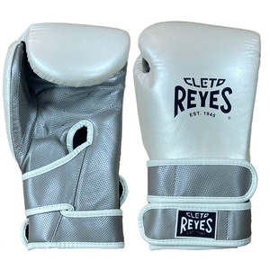 นวมชกมวย Cleto Reyes รุ่น Professional สีขาว/เงิน หนังแท้ ปิดด้วยเวลโคร ระบายอากาศได้ดี อุปกรณ์ฝึกซ้อมสำหรับผู้ใหญ่ - Product Image 1