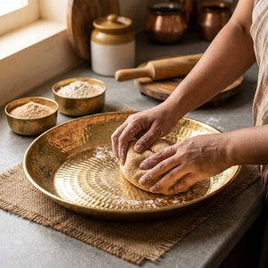 Thaal en métal traditionnel, assiette de service décorative martelée, Thali Pooja artisanal, vaisselle festive, décoration de la maison - Product Image 2