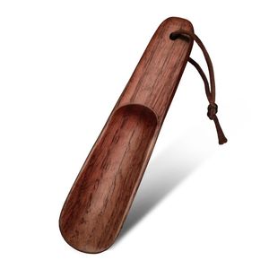 Chausse-pied en bois de qualité supérieure, finition lisse, en bois naturel, pour un enfiler facile des chaussures sans endommager les semelles. - Product Image 3