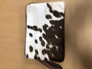 ซองใส่แล็ปท็อปหนังแท้ขนวัวธรรมชาติ พิมพ์โลโก้ได้ ขายส่ง รุ่น LLS-0204 - Product Image 1