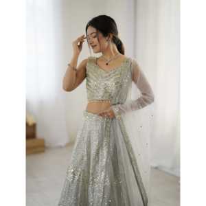 Lehenga Choli de créateur pour les fêtes avec des travaux de séquence, vêtements de fête élégants - Product Image 3