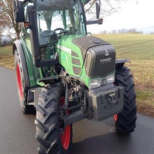 Experimente la precisión del tractor Fendt 207 Vario: construcción de alta calidad, operación confiable y excelente rendimiento agrícola. - Product Image 1