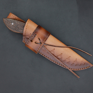 Navaja de bolsillo grabada a mano con hoja de acero inoxidable, mango con punta de cuchillo y funda de cuero para uso diario. - Product Image 4