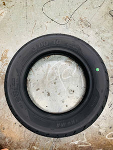 Neumático para Scooter sin Cámara KUMATIRE Vietnam K205, Tamaños 3.00-10 / 120/70-10 / 130/90-10, para Uso Urbano y de Reparto - Product Image 4