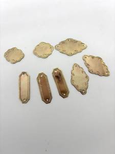 Etiquetas personalizadas de latón chapadas en oro con dos agujeros, etiquetas metálicas grabables en blanco para la fabricación de joyería, accesorios de marca, venta al por mayor. - Product Image 2