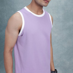 Camiseta sin mangas de punto para hombre, color lavanda, cuello redondo, ribete en contraste, corte regular, color liso. - Product Image 5