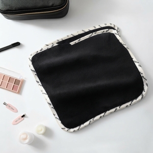Toalla Desmaquillante Suave de Franela, Paño Facial Absorbente y Reutilizable para Limpieza Facial y Cuidado de la Piel - Product Image 2
