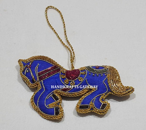 Fabricante y exportador de adornos colgantes para árboles de Navidad con bordados a mano y cuentas Zari, nuevo diseño de decoración colgante navideña. - Product Image 3