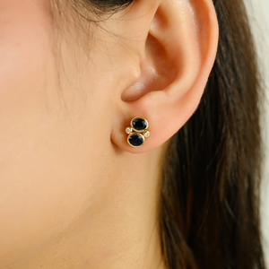 Boucles d'oreilles minimalistes en or jaune 18 carats massif pour femmes, serties de saphirs bleus ovales 4x6mm et de diamants, 100% authentiques, bijoux personnalisés. - Product Image 2