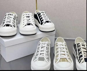 Chaussures décontractées tendance de haute qualité pour hommes et femmes, avec empeigne en toile à motif floral et fermeture à lacets - Product Image 4