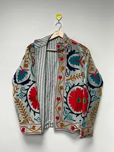 Veste élégante en velours gris brodée Suzani avec motif floral, col montant, manches longues, ouverture devant, vêtements d'extérieur pour femmes, automne - Product Image 1