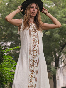 Robe longue en lin bohème, motif géométrique tribal brodé à la main, jaune canari terreux, sans manches, coupe trapèze - Product Image 6