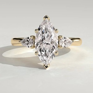 Bague de fiançailles solitaire de luxe en or massif 14 carats avec diamant de laboratoire taille marquise de 2 carats et pierres latérales de 0,40 carat, certifiée IGI - Product Image 1