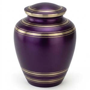 Urne funéraire artisanale en laiton doré avec des lignes décoratives en étain argenté pour un lieu de repos éternel et une présentation hommage - Product Image 5