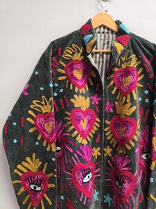 Chaqueta Boho de Terciopelo Verde Oscuro con Bordado de Corazón Suzani, Inspirada en el Estilo Uzbeko, Hecha a Mano, Abrigo Bohemio - Product Image 5
