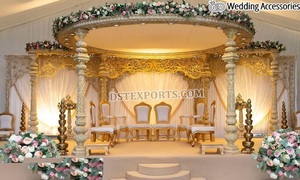 Piliers et arches traditionnels pour mandap ouvert et scène de mariage indien avec décor floral et piliers dorés à vendre à New York - Product Image 6