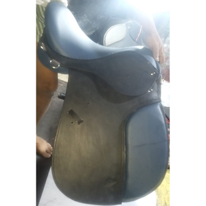 SE VENDE MONTURA DE CABALLO SALTANTE DE PIEL SILLÍN INGLÉS COLOR NEGRO AZUL EN DÓLAR 35 SE ACEPTA TARJETA DE CRÉDITO TALLA 14 15 16 17 18 - Product Image 2