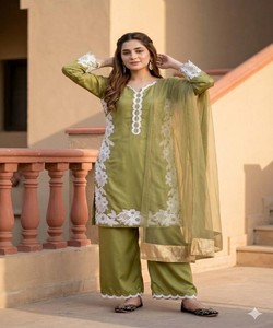 Salwar Kameez en soie verte avec dentelle blanche, longueur cheville, style traditionnel indien pakistanais, vêtements décontractés pour femmes Karma ST-213 78013 - Product Image 1