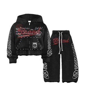 Conjunto de Sudadera con Capucha y Pantalones Acampanados Personalizados de Fabricante, Estilo Streetwear, con Lavado Ácido, Estampado DTG y Pedrería, Traje Deportivo Corto - Product Image 2