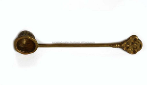 Abatidor de velas de latón con diseño atractivo, herramientas modernas, accesorios decorativos para el hogar disponibles en el mejor de los casos por Azora Industries - Product Image 5