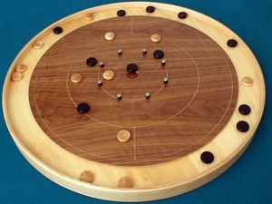 Planche de Crokinole en bois au design moderne personnalisé, fabriquée à la main, écologique, pour table |   Cadeau de mariage pour la nouvelle maison |   Commandes en gros - Product Image 2