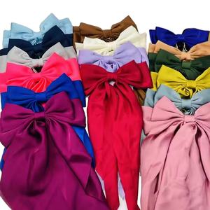 กิ๊บติดผมโบว์ผ้าซาตินลายทางปักลายสวยงาม ทำด้วยมือ ขนาดใหญ่ ดีไซน์ทนทานและมีสไตล์ - Product Image 2