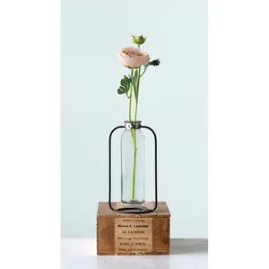 Jarrón de Vidrio Minimalista Ecológico con Marco de Metal Cromado, Diseño Cuadrado de 8.5 Pulgadas de Alto para Decoración de Escritorio con Flores/Plantas Verdes - Product Image 2