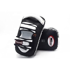 Bouclier de frappe incurvé en cuir véritable pour Muay Thai, personnalisable en couleur et taille - Équipement de protection pour l'entraînement aux arts martiaux - Product Image 2