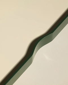 Plateau de service laqué vert forêt haut de gamme - Plateau décoratif à bord festonné moderne pour intérieurs de luxe - Product Image 5