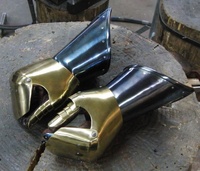 Gants de chevalier médiévaux en acier noirci avec accents en laiton pour cosplay, reconstitution historique, Halloween, Pâques, Noël, événements sportifs