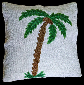 Funda de Almohada Decorativa con Diseño de Bastón de Caramelo, Adorno Navideño con Cuentas Hechas a Mano y Detalles de Bayas de Acebo - Product Image 5