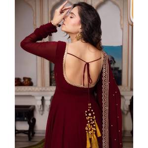 Ensemble robe, pantalon et dupatta de créateur, coupe trapèze, col bateau, en mousseline avec superposition transparente et taille naturelle, pour tenue de soirée - Product Image 3