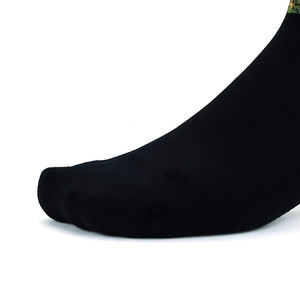 Chaussettes de sport athlétiques pour femmes à bas prix, personnalisées avec impression par décharge, fabrication pakistanaise, vente en gros - Product Image 3