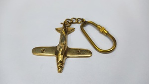 Porte-clés vintage en laiton en forme d'avion, finition or antique, porte-clés décoratif en métal pour avion nautique - Product Image 3