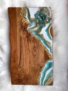 Ensemble de planches à découper en bois et résine rose pour servir des apéritifs, des plateaux de fromages, des collations et des plats gastronomiques - Product Image 3