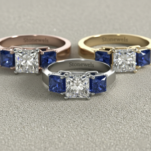 แหวนหมั้นเพชรทรงปรินเซสคัทจาก Stonewels Lab ประดับด้วยไพลินสีน้ำเงินด้านข้าง สไตล์วินเทจ - Product Image 4