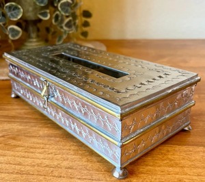 Boîte à mouchoirs décorative en cuivre, idéale pour la maison, les restaurants et les tables de occasions spéciales, en provenance d'Inde. - Product Image 1