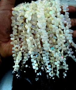 Perles d'opale éthiopienne en forme de cœur, perles simples, taille 6-8 mm, brin de 8 pouces de long - Product Image 1