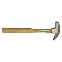 Marteau de fermeur professionnel robuste pour la pose de clous et de fer à cheval sur les sabots de chevaux