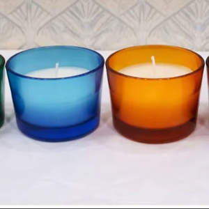 Bougie en cire de soja à mèche unique de qualité supérieure dans un bocal en verre translucide coloré, écologique, faite à la main, décoration de Noël pour la maison, vente en gros - Product Image 2