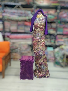 ชุดเดรสสีม่วงประดับลูกปัดแบบฟรานซาวี ดีแรค พร้อมลายปักดอกไม้สีทอง และชุดแต่งงานโซมาลีสุดหรู - Product Image 1