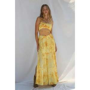 Colección de Vestidos de Playa Epitome Chic, Elegancia y Lujo para Damas, Hechos a Mano, 100% Algodón, Sin Mangas, Vestidos de Verano que Redefinen la Moda - Product Image 1