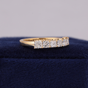 แหวนเพชรทรงปรินเซสคัท 1.50 กะรัต ผลิตในห้องปฏิบัติการ แบบครึ่งวง 14K ทองคำเหลือง - Product Image 2