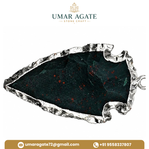 Pendentif en forme de pointe de flèche en pierre de sang plaqué or poli fait main, bijou en quartz, Inde, Feng Shui - Product Image 3