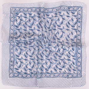 Vente en gros de foulards carrés écologiques personnalisés pour femmes, bandana classique en coton, design imprimé à la main, utilisation quatre saisons - Product Image 4