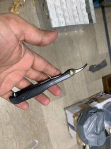 Ciseaux de barbier JRL noirs en acier inoxydable magnétique à bord droit avec pointe de lame affûtée pour la coupe de cheveux professionnelle - Product Image 2