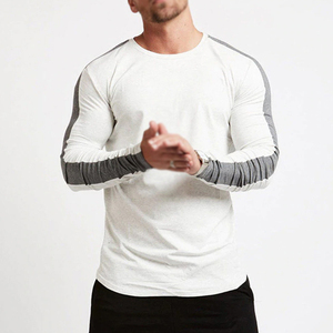 T-shirt sport pour homme à manches longues, col rond, séchage rapide, coupe ajustée, noir avec empiècements gris, en polyester tricoté - Product Image 5