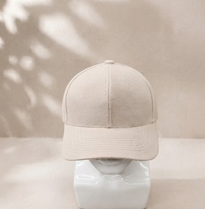 Gorra de Béisbol Beige de 6 Paneles, Ajustable con Hebilla Metálica, Logotipo Bordado, Gorra Deportiva Informal para Uso en Exteriores - Product Image 1