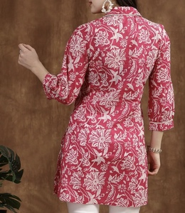 Vente en gros de hauts Kurta tendance pour femmes, vêtements féminins d'été, coupe ajustée, parfait pour un style décontracté, basique mais de haute qualité - Product Image 5